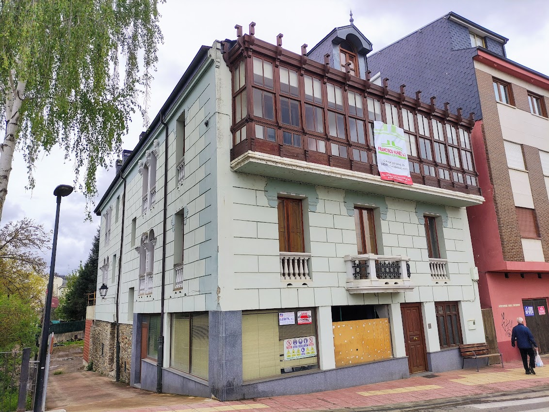 El desaparecido Hotel Miralrío de Cacabelos volverá a abrir con un proyecto que incluye 12 habitaciones y restaurante con terraza 11