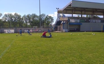 El campo de fútbol de Flores del Sil contará con un terreno de juego de césped artificial 6