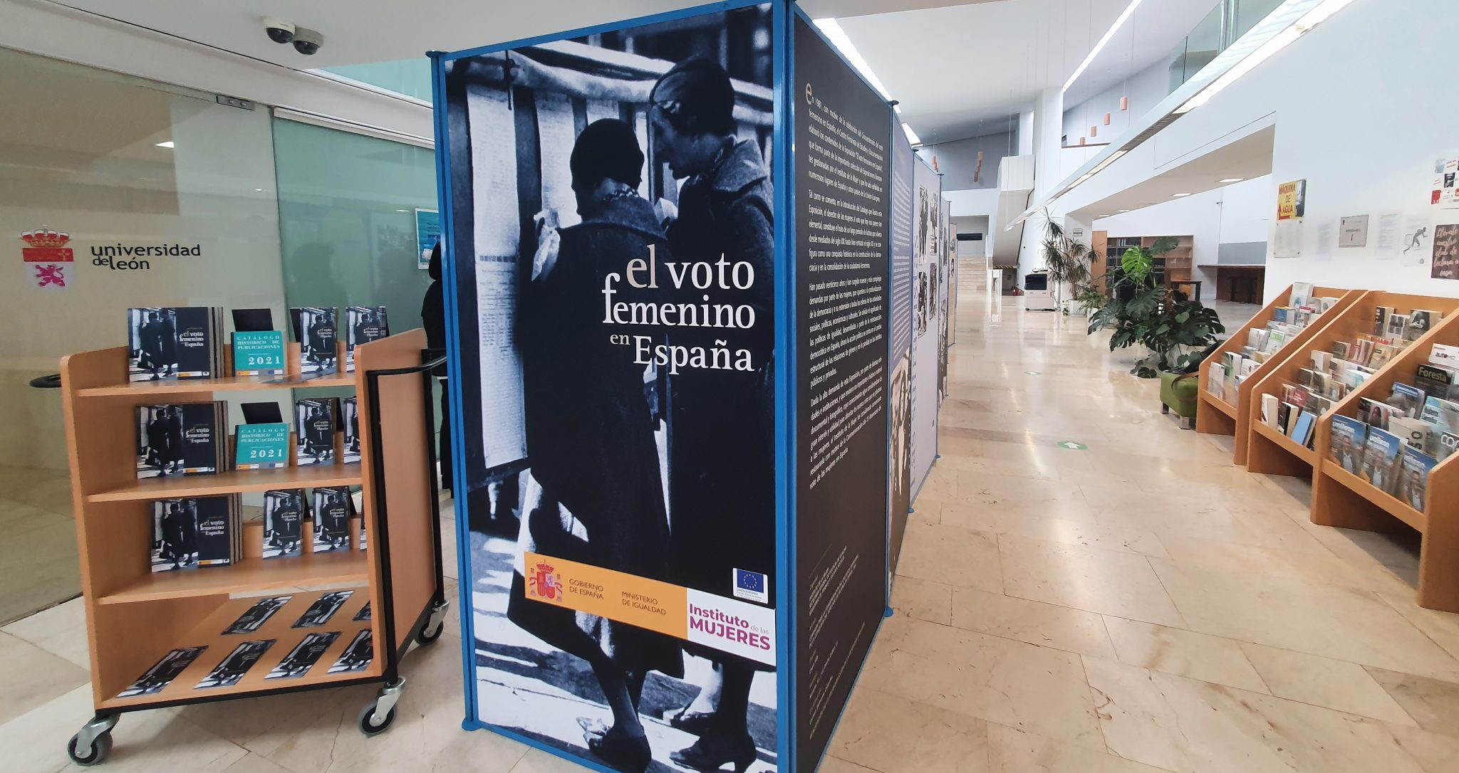 Inaugurada en el Campus de Ponferrada una exposición dedicada al voto femenino en España￼ 1