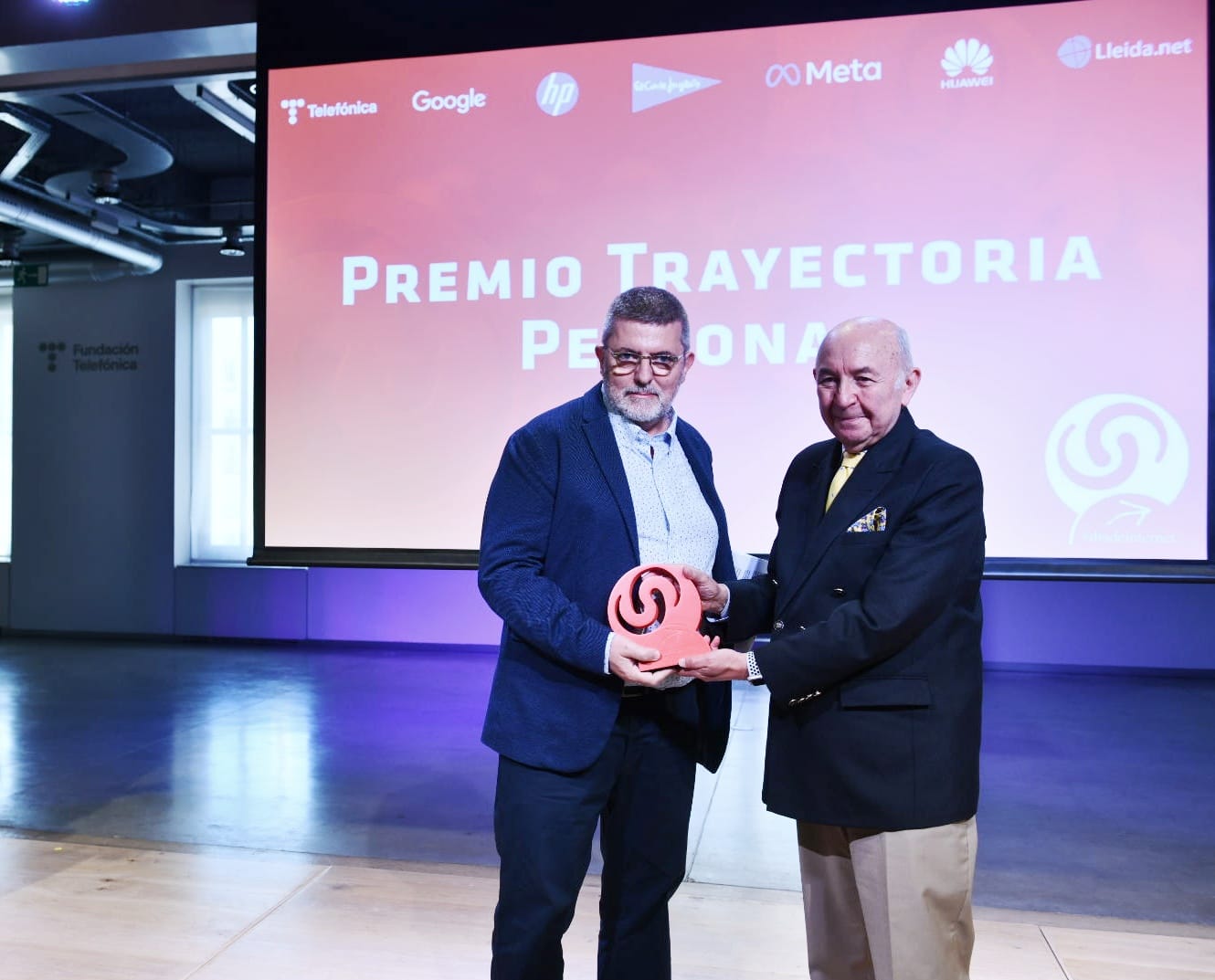 El periodista berciano Mario Tascón recibe el premio Internet 2022 a la Trayectoria Personal 1