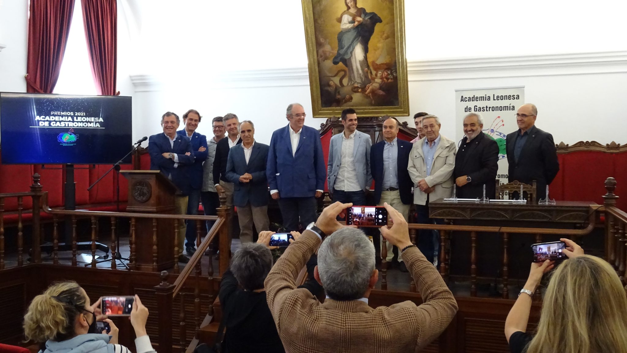 La Academia Leonesa de Gastronomía entrega los premios 2021 en Astorga. la capital del dulce 1