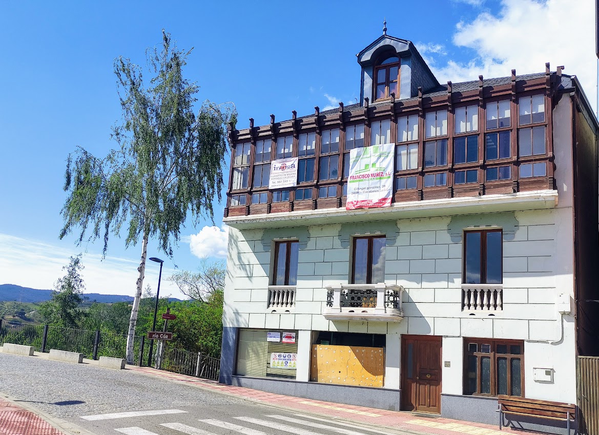 El desaparecido Hotel Miralrío de Cacabelos volverá a abrir con un proyecto que incluye 12 habitaciones y restaurante con terraza 1