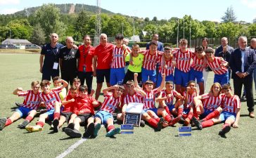 El Trofeo del Primer Torneo Internacional del Centenario, organizado por la SD Ponferradina se va para Gijón 9