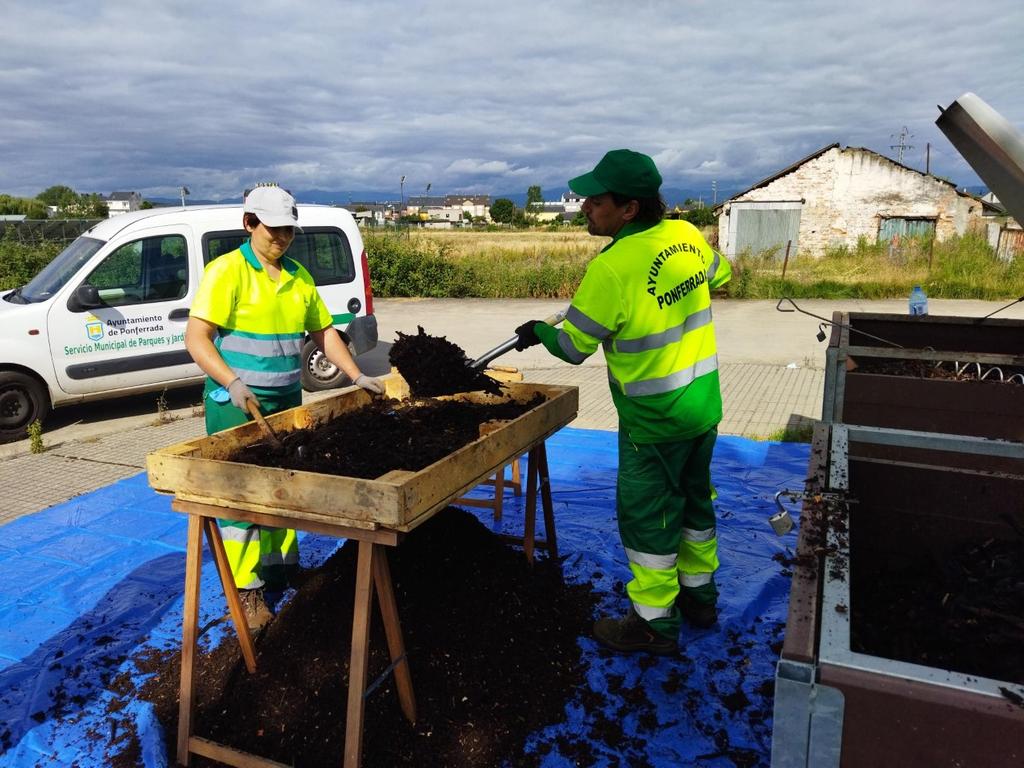 Ponferrada pone el objetivo en animar a 1.000 viviendas del medio rural y barrios periféricos a realizar compostaje doméstico  2