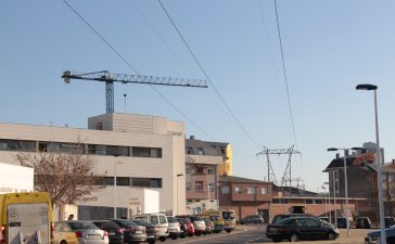 Fenosa invertirá más de dos millones en el soterramiento de la línea de Alta Tensión que pasa por encima de Cuatrovientos y su Centro de Salud 5