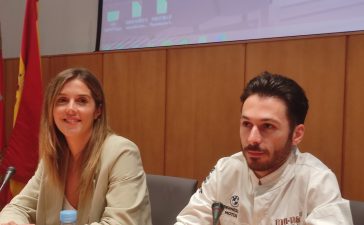 La deportista Lydia Valentín y el cocinero Samuel Naveira serán los pregoneros de las Fiestas de la Encina y CIMA 2022 4