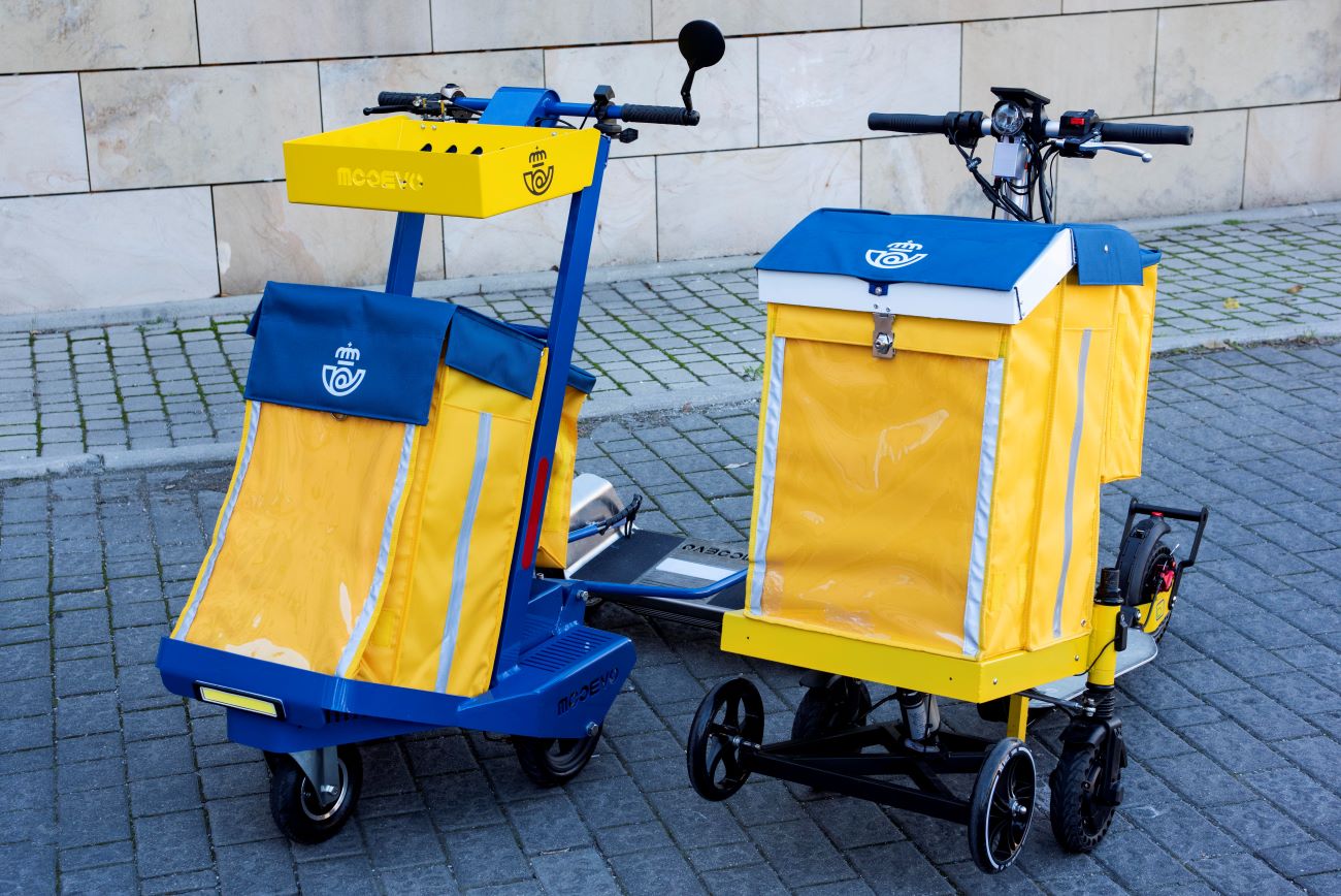 Estos son los carritos eléctricos asistidos que ya llevan los carteros de Ponferrada para su reparto 1