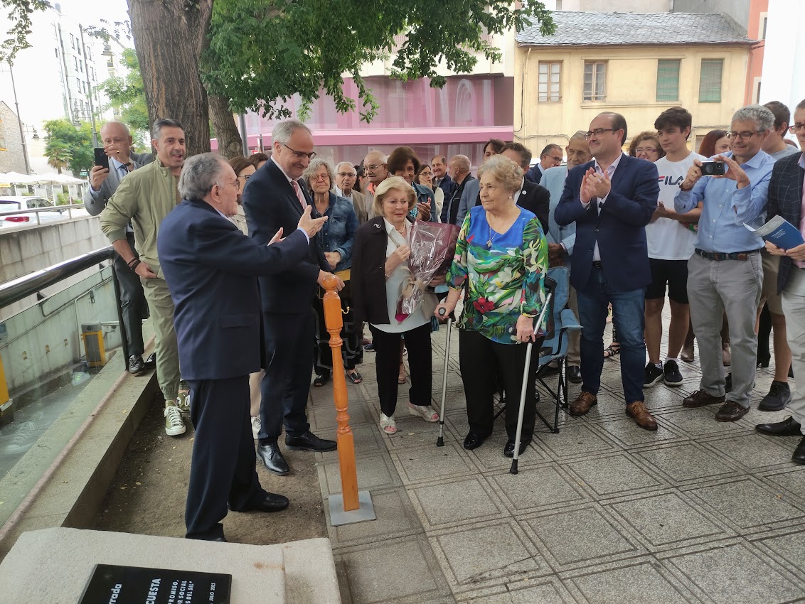 Damián Tascón recibe el reconocimiento de Ponferrada por la puesta en marcha del Banco de Alimentos del Sil 1