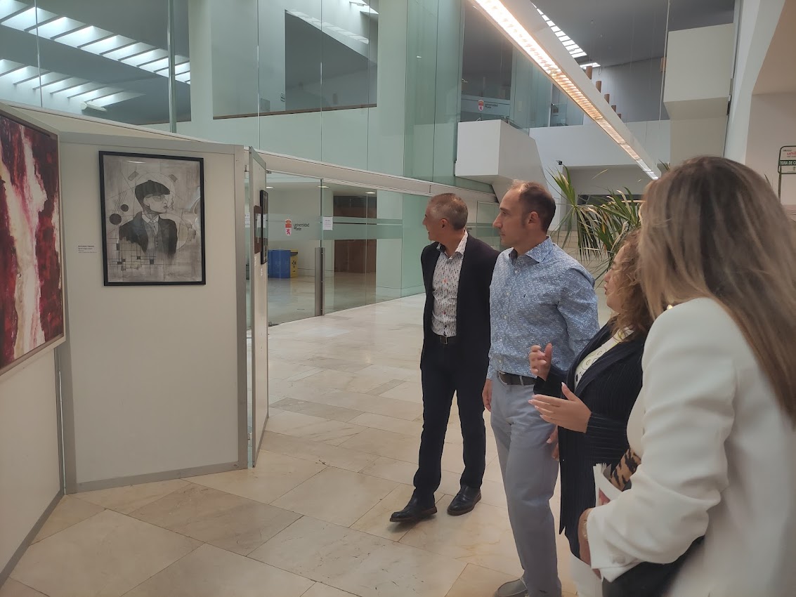 La bbiblioteca del Campus de Ponferrada muestra obras del concurso artístico del XXV aniversario 1
