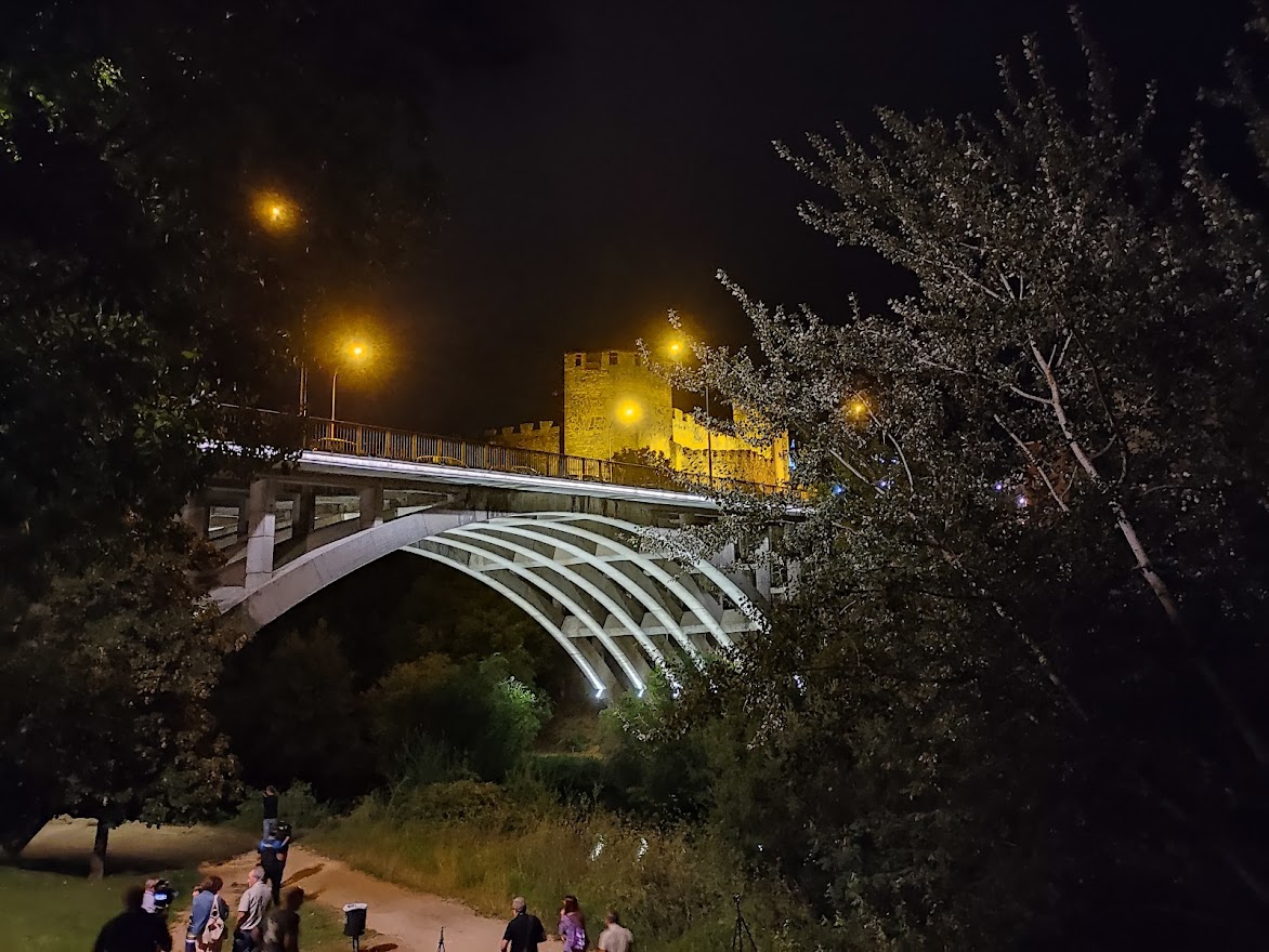 El Puente García Ojeda ponferradino estrena iluminación ornamental 1