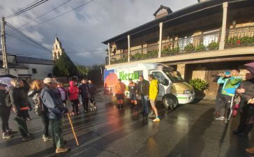 Celebrada con éxito (y un poco de lluvia) la ruta por la calidad del Bierzo en el viñedo 4