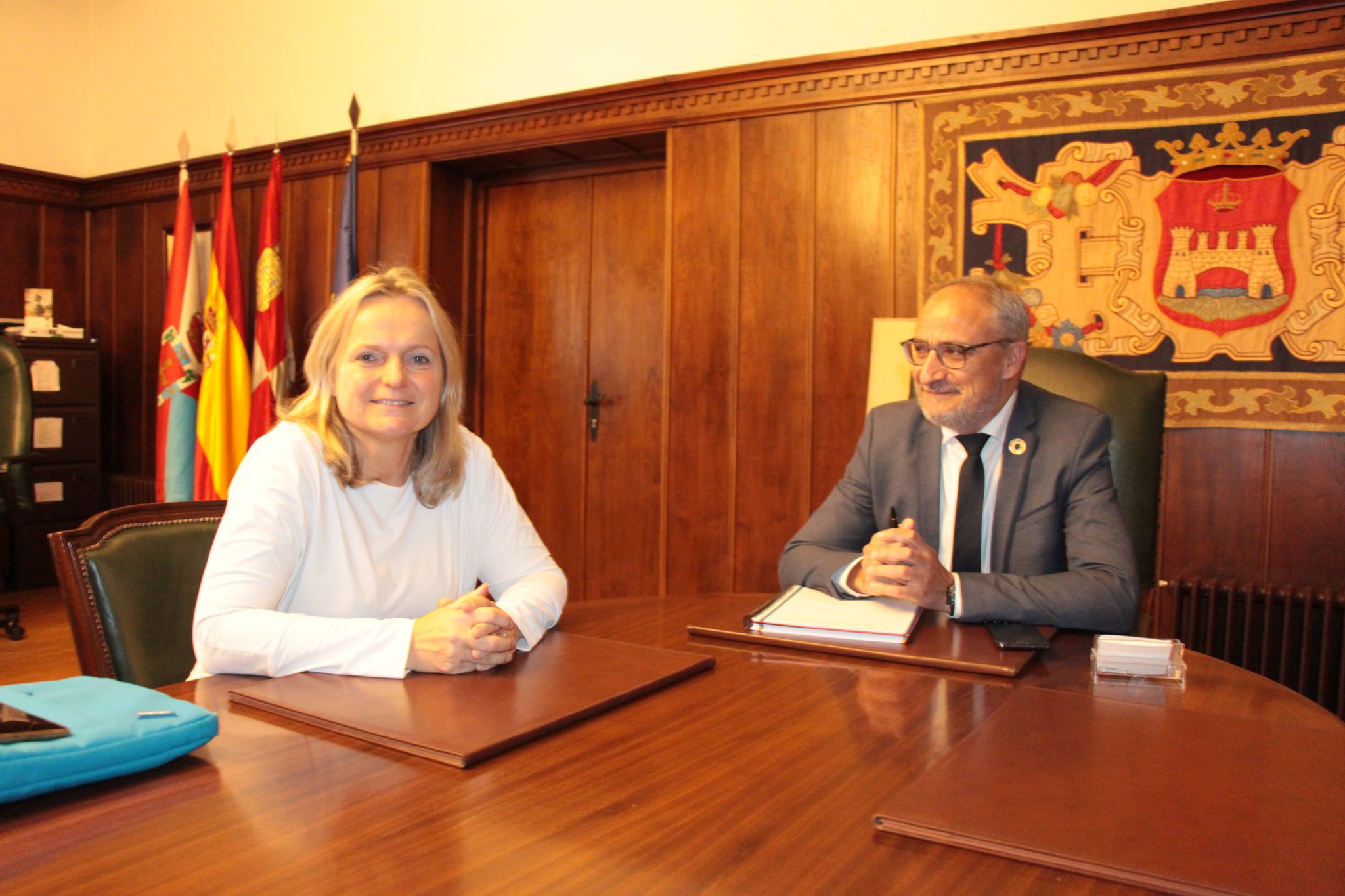 La Fundación Bas Van de Goor y el Ayuntamiento de Ponferrada estudian acciones y proyectos conjuntos 1