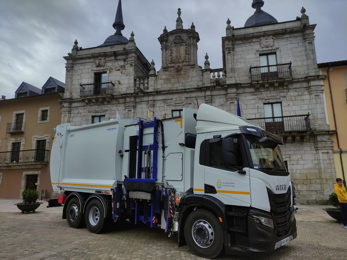 Ponferrada incorpora a su flota un nuevo camión de recogida de residuos con una inversión de 271.000 euros 1