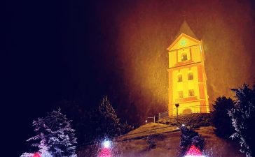 Un año más la localidad de Almanza enciende su Navidad con más de 50.000 luces 3