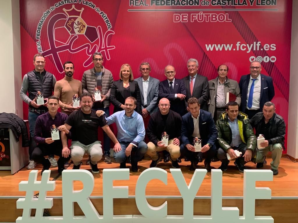 La RFCYLF premia a entrenadores del Bierzo y Laciana por su quehacer en el fútbol base 1