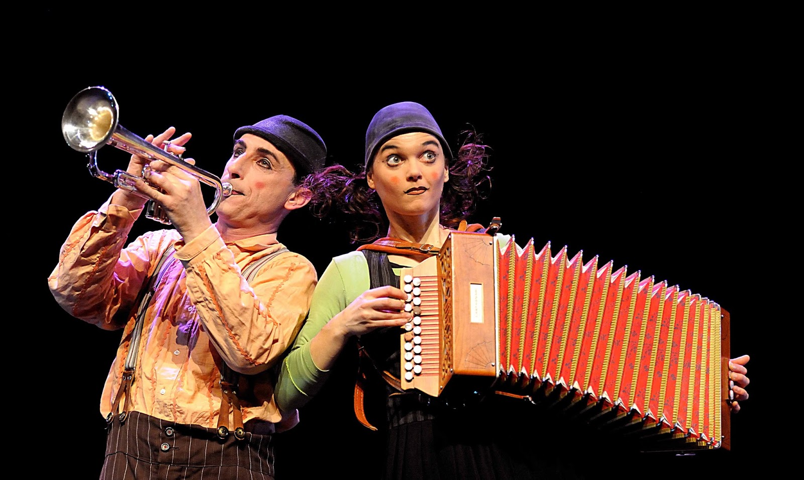 El dúo italo-suizo Baccalà ofrece en “Pss Pss” una pieza divertida, única y encantadora representada en más de 50 países de los cinco continentes 1