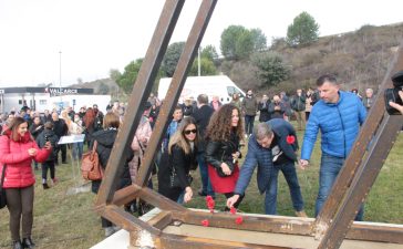 Los asesinados por el régimen franquista son recordados en el Montearenas con una escultura de Amancio González 5