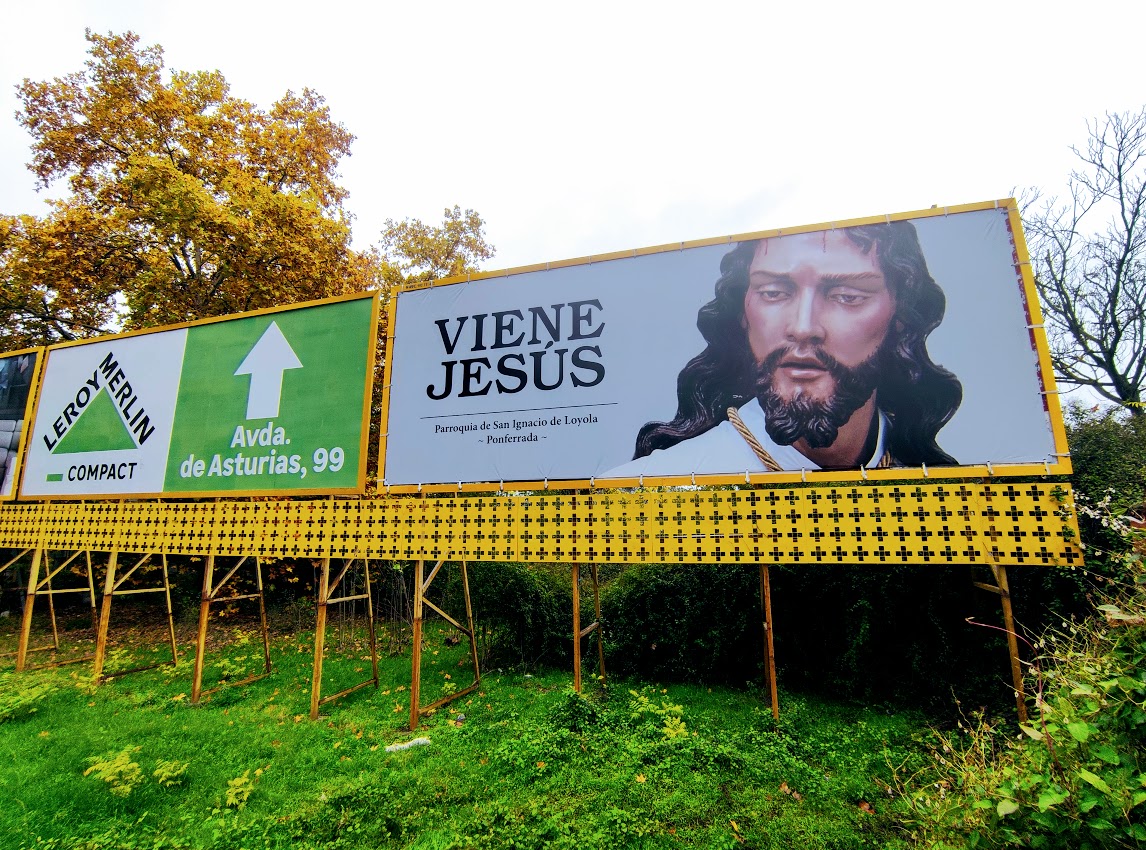 'Viene Jesús' La enigmática valla con la que ha amanecido Ponferrada, tiene una explicación 1