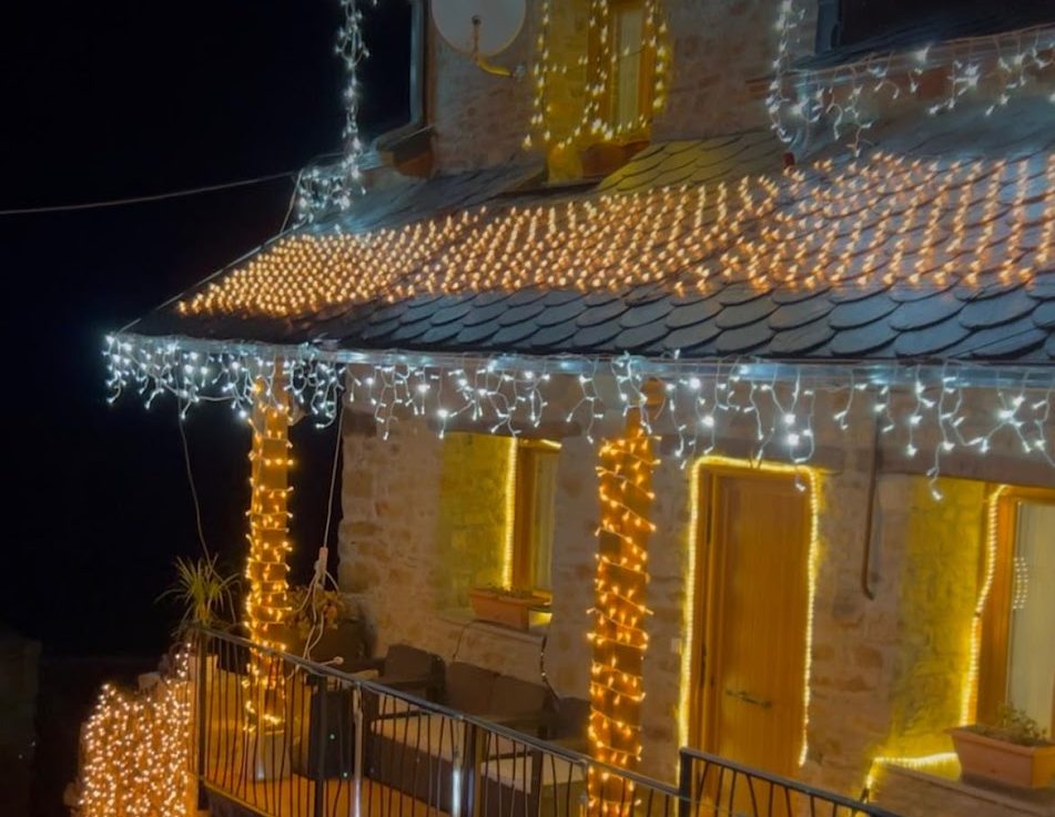 Librán convierte el esfuerzo navideño de los vecinos en un nuevo reclamo para visitar el pueblo 1