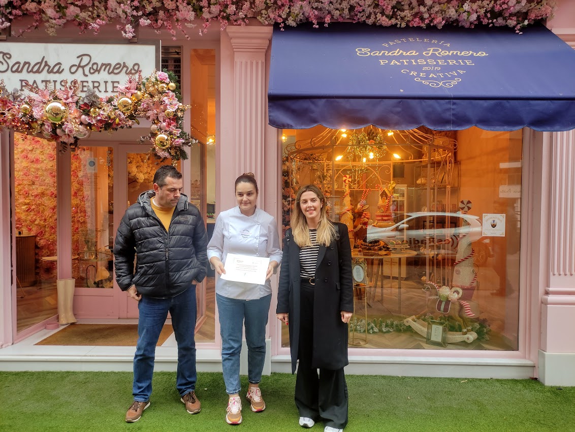 Sandra Romero Patisserie y Bici Bierzo premiados por sus escaparates navideños 1