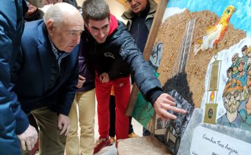 Asprona Bierzo rinde homenaje al carbón con un cuadro que dona a la Fundación Cultura Minera 7