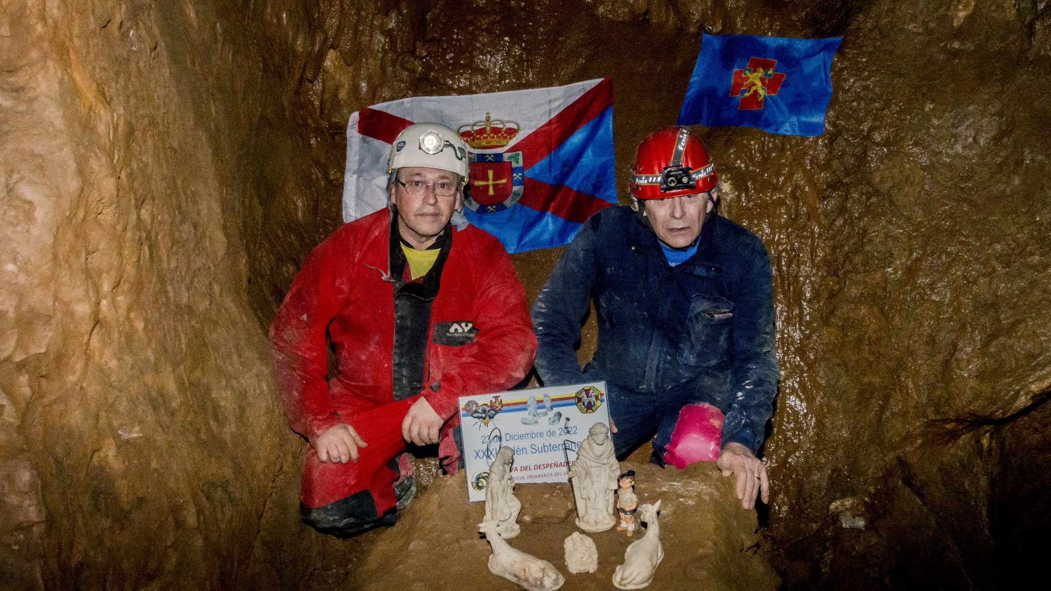 El grupo Espeleo-Martel de la OJE, coloca un año más el Belén subterráneo en la Cueva del Despeñadero de Villavieja 1