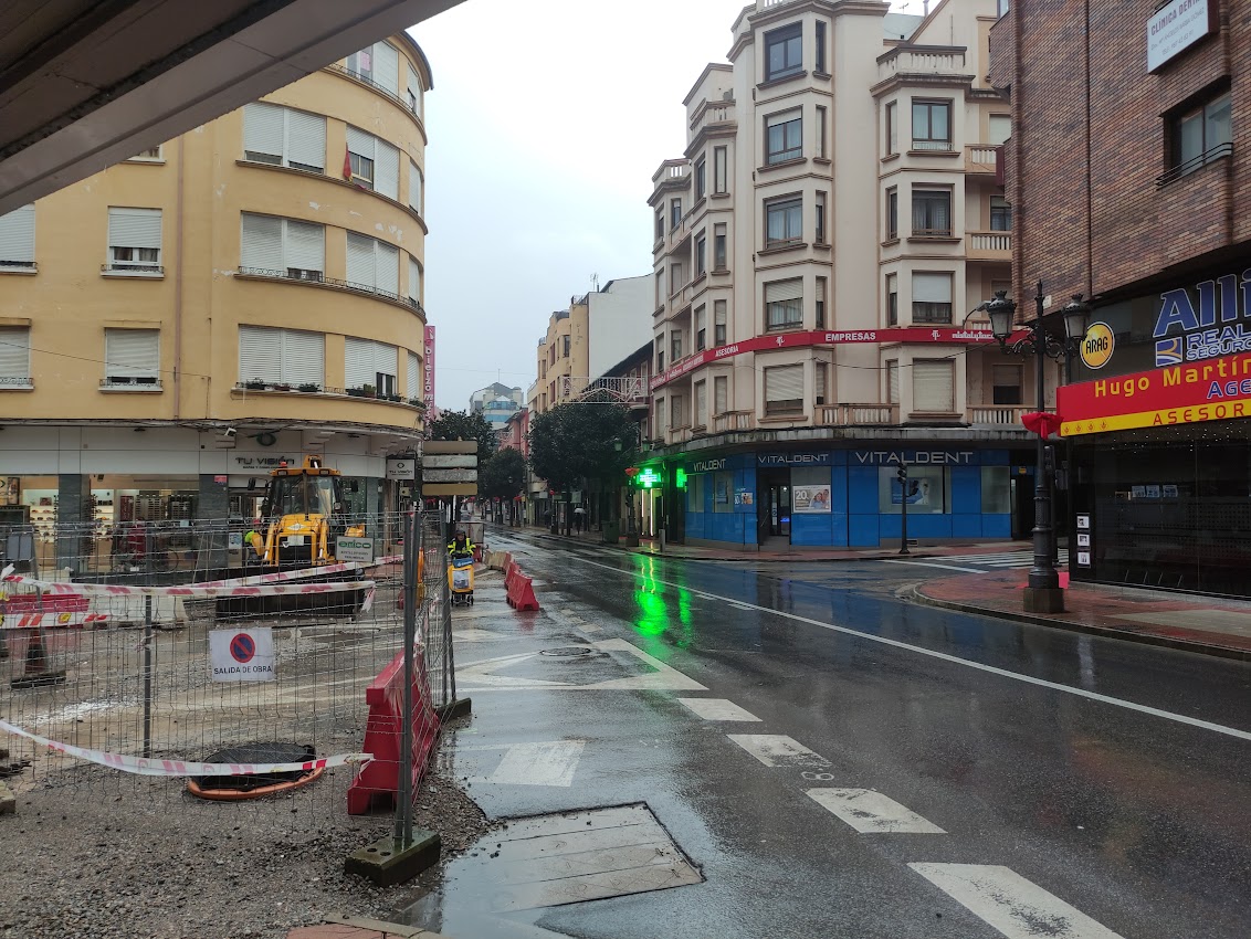 Corte por obras de uno de los dos carriles de la avenida de La Puebla 1