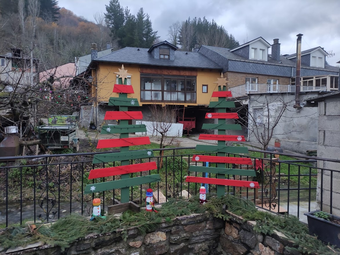 Villanueva de Valdueza decora de Navidad sus calles con ingenio y la participación de los vecinos 15