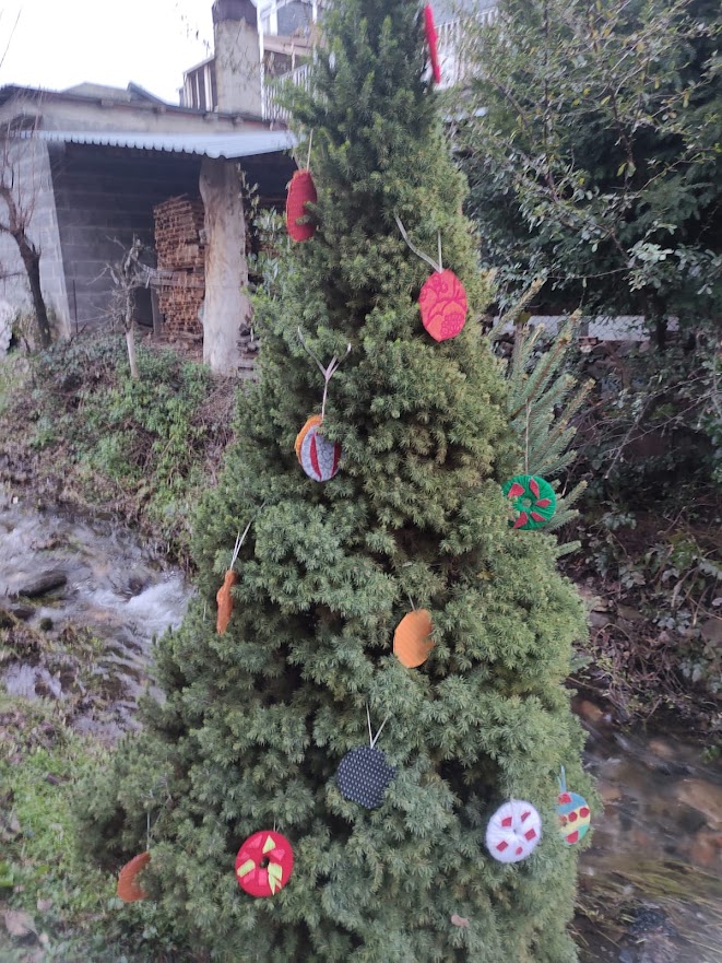 Villanueva de Valdueza decora de Navidad sus calles con ingenio y la participación de los vecinos 13
