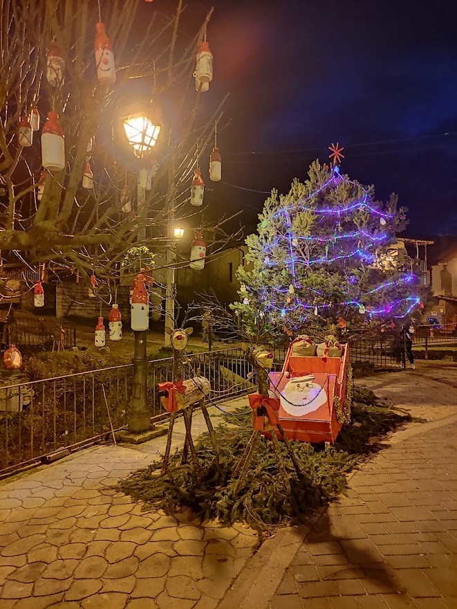 Villanueva de Valdueza decora de Navidad sus calles con ingenio y la participación de los vecinos 2