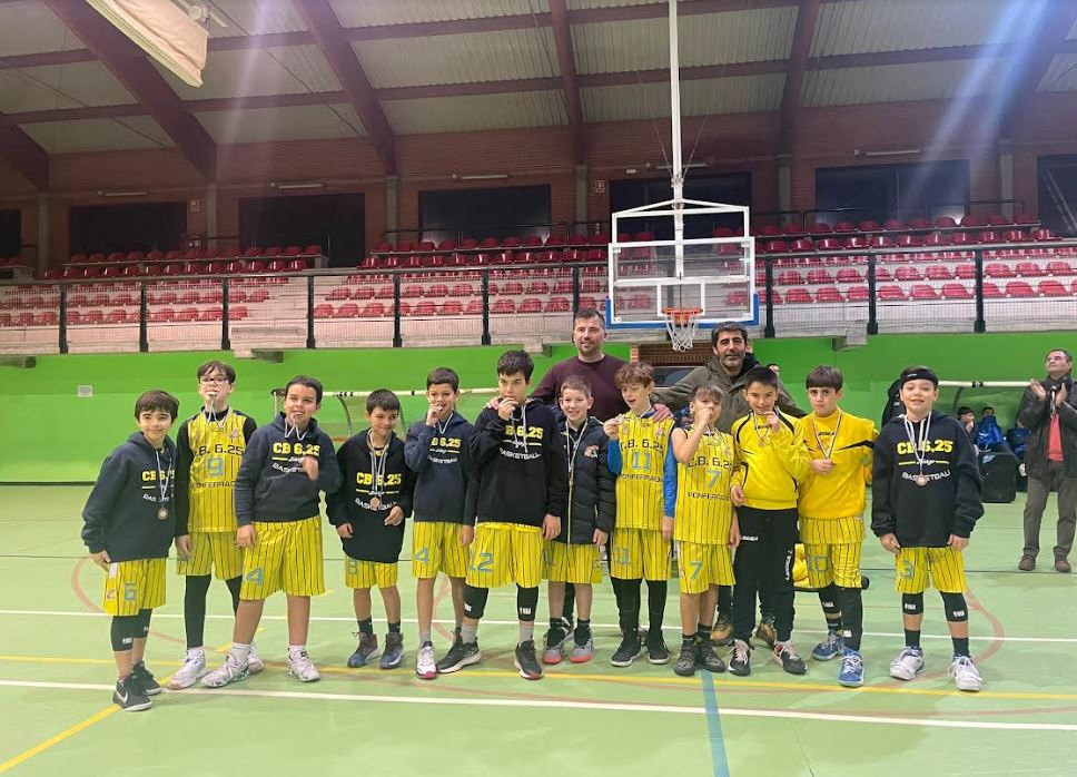 Entregados los trofeos del XXXIII Torneo de Reyes Ciudad de Ponferrada de Baloncesto 3