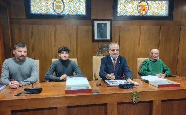 Eloy Hoyos 'Rueda' y el joven ajedrecista Damián Lorenzo reciben el reconocimiento del Ayuntamiento por su labor en los deportes 6