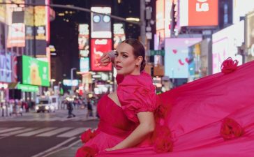 Luceral lleva la alta costura del atelier de Silvia Fernández a Times Square en Nueva York 2