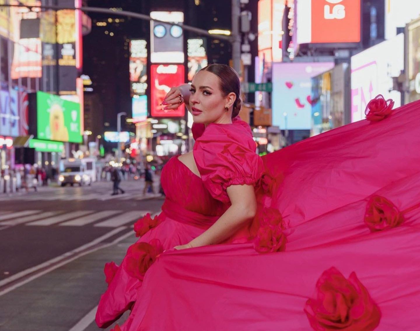 Luceral lleva la alta costura del atelier de Silvia Fernández a Times Square en Nueva York 1