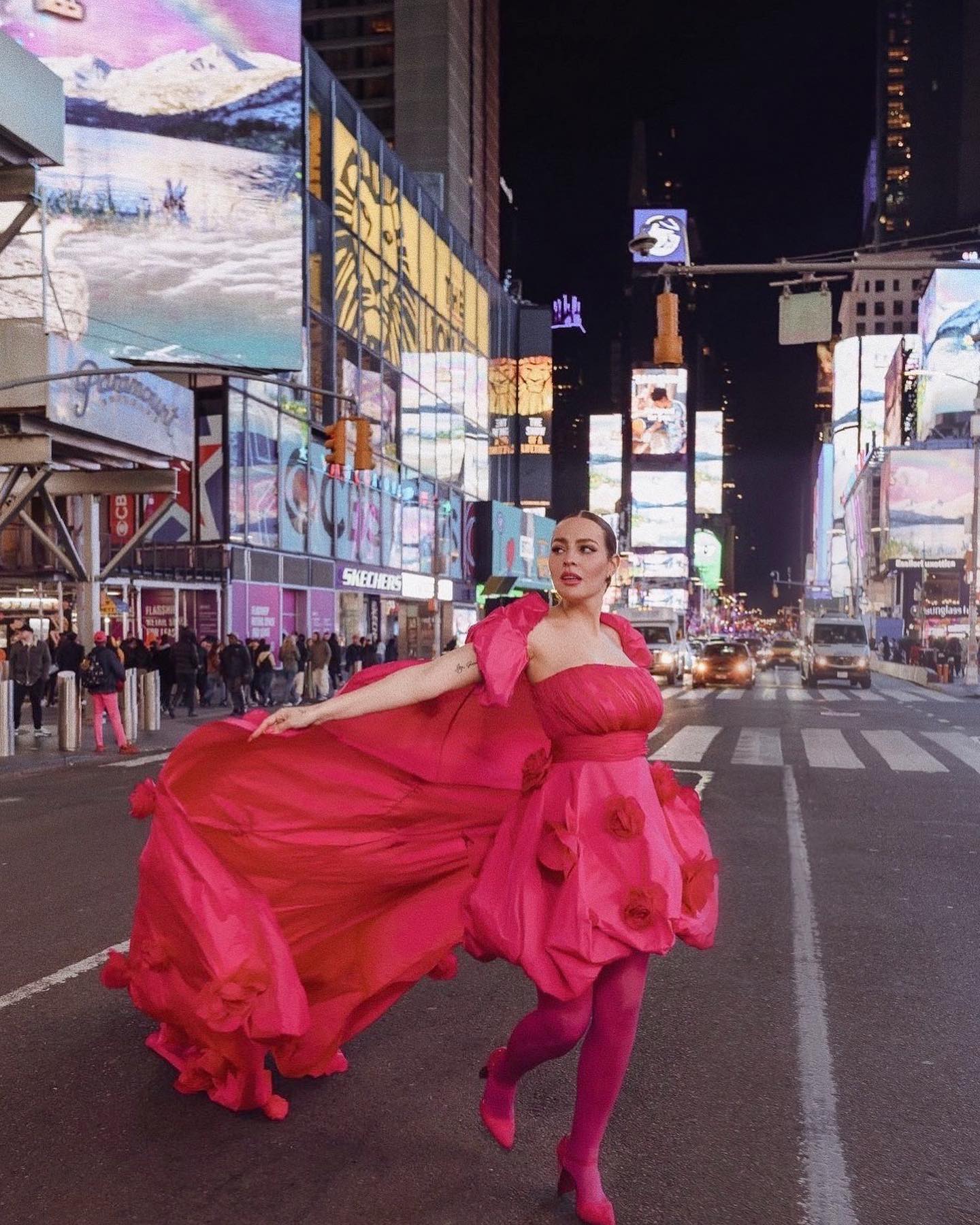 Luceral lleva la alta costura del atelier de Silvia Fernández a Times Square en Nueva York 1