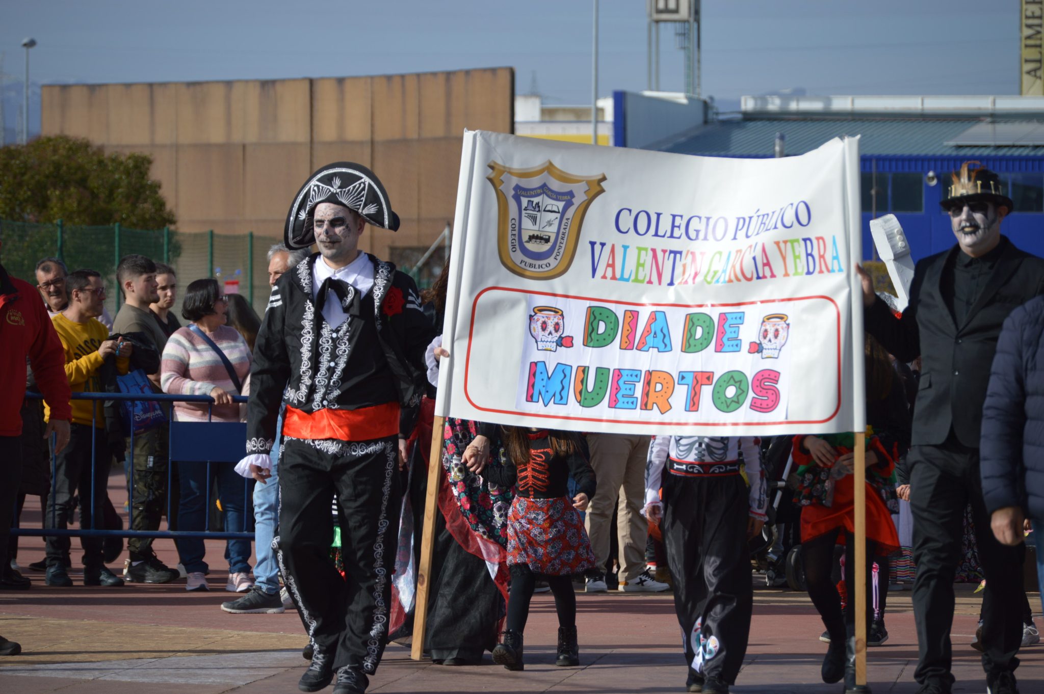 Carnaval Infantil de Ponferrada 2023. Las AMPAS de los colegios de la ciudad llenan de color y alegría las calles 2