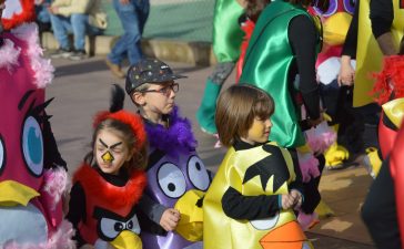 Carnaval Infantil de Ponferrada 2023. Las AMPAS de los colegios de la ciudad llenan de color y alegría las calles 6
