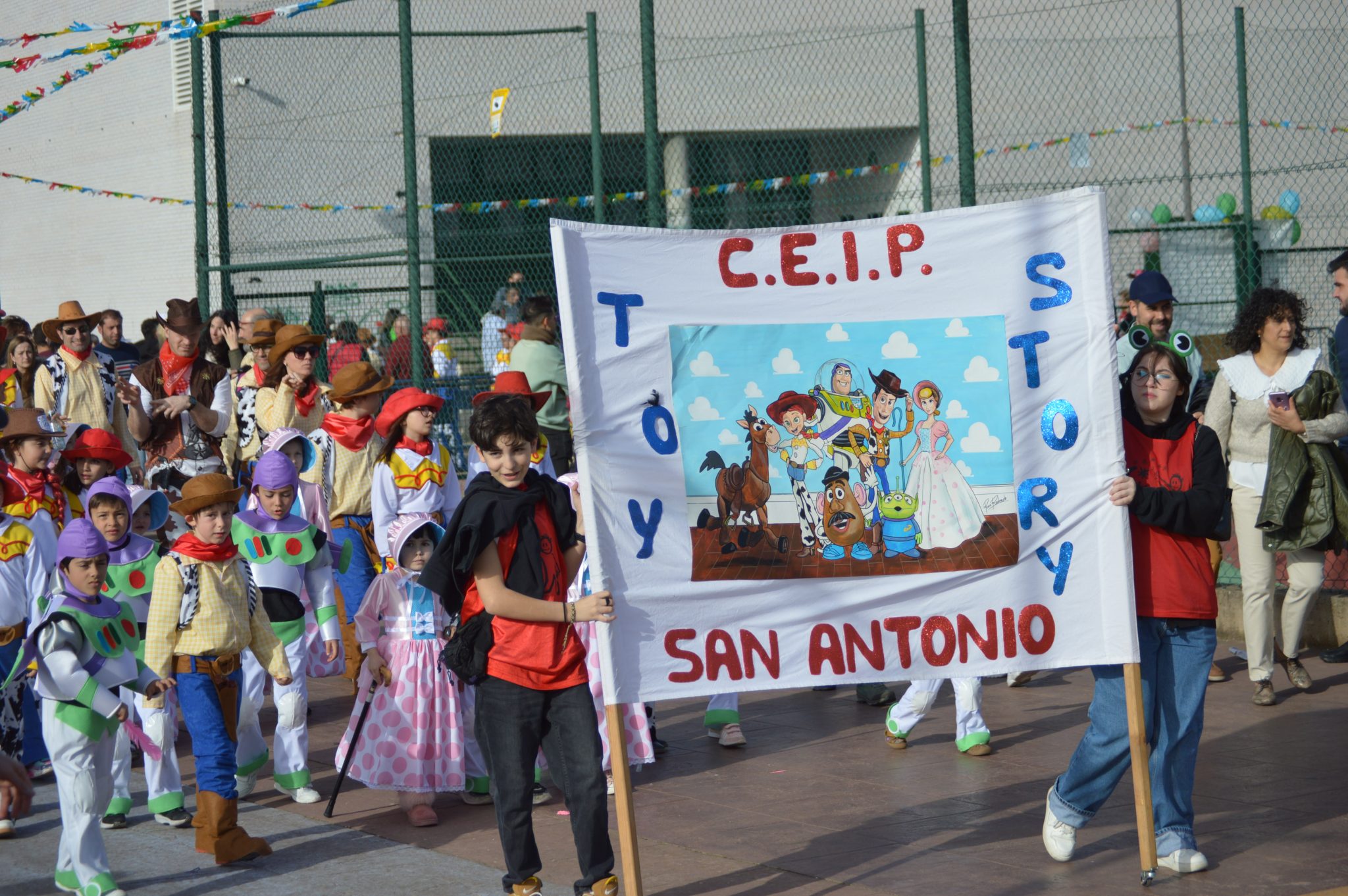 Carnaval Infantil de Ponferrada 2023. Las AMPAS de los colegios de la ciudad llenan de color y alegría las calles 15