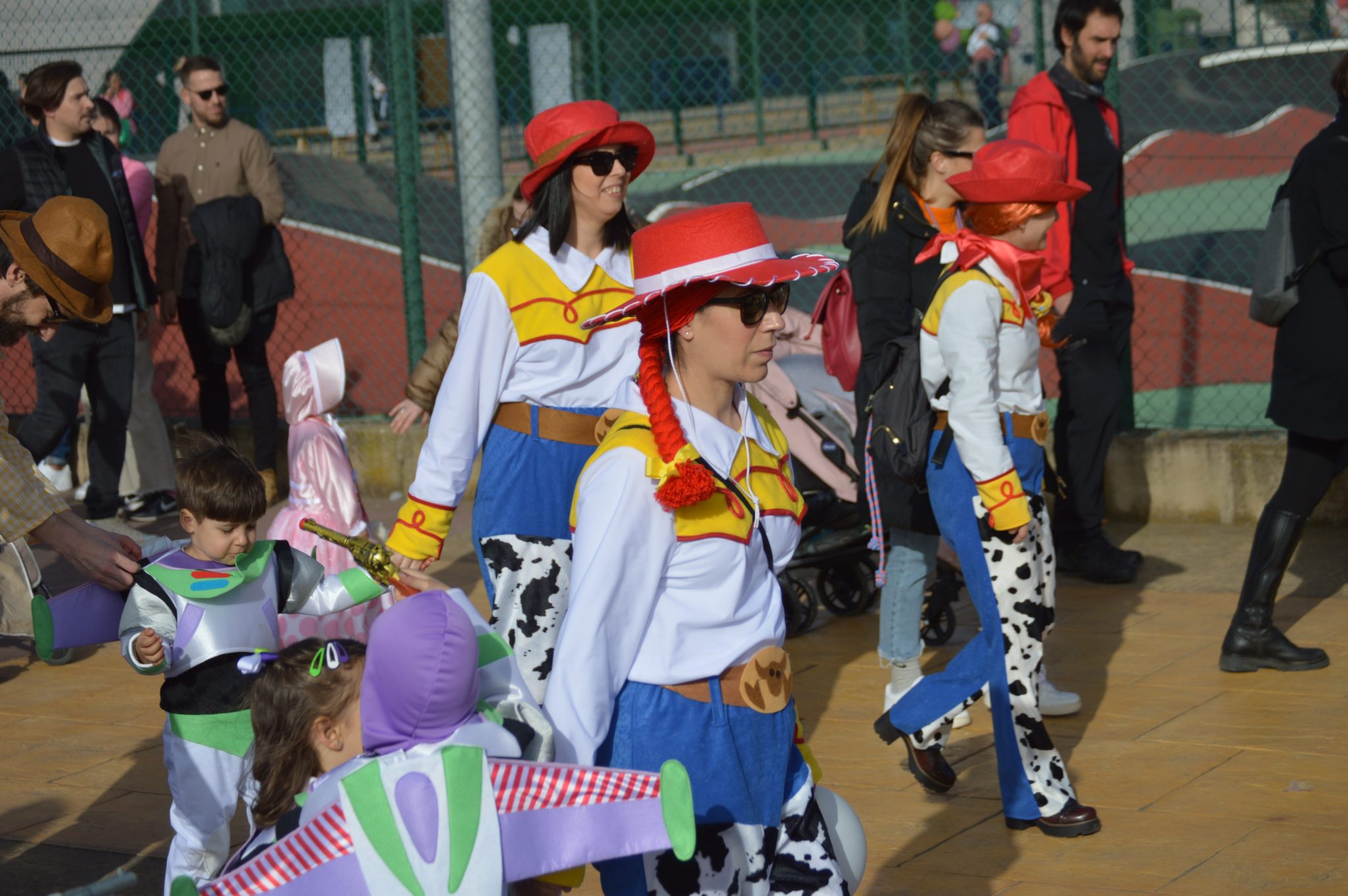 Carnaval Infantil de Ponferrada 2023. Las AMPAS de los colegios de la ciudad llenan de color y alegría las calles 9