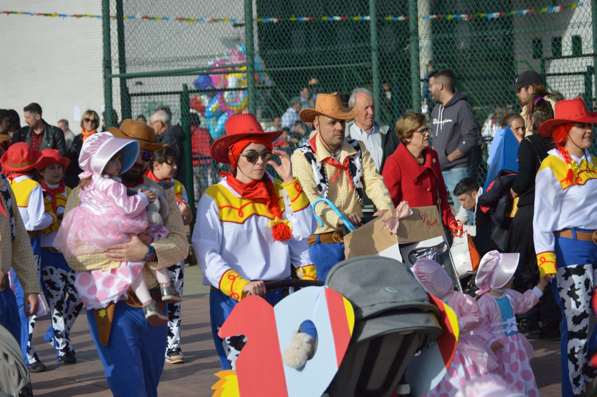 Carnaval Infantil de Ponferrada 2023. Las AMPAS de los colegios de la ciudad llenan de color y alegría las calles 7