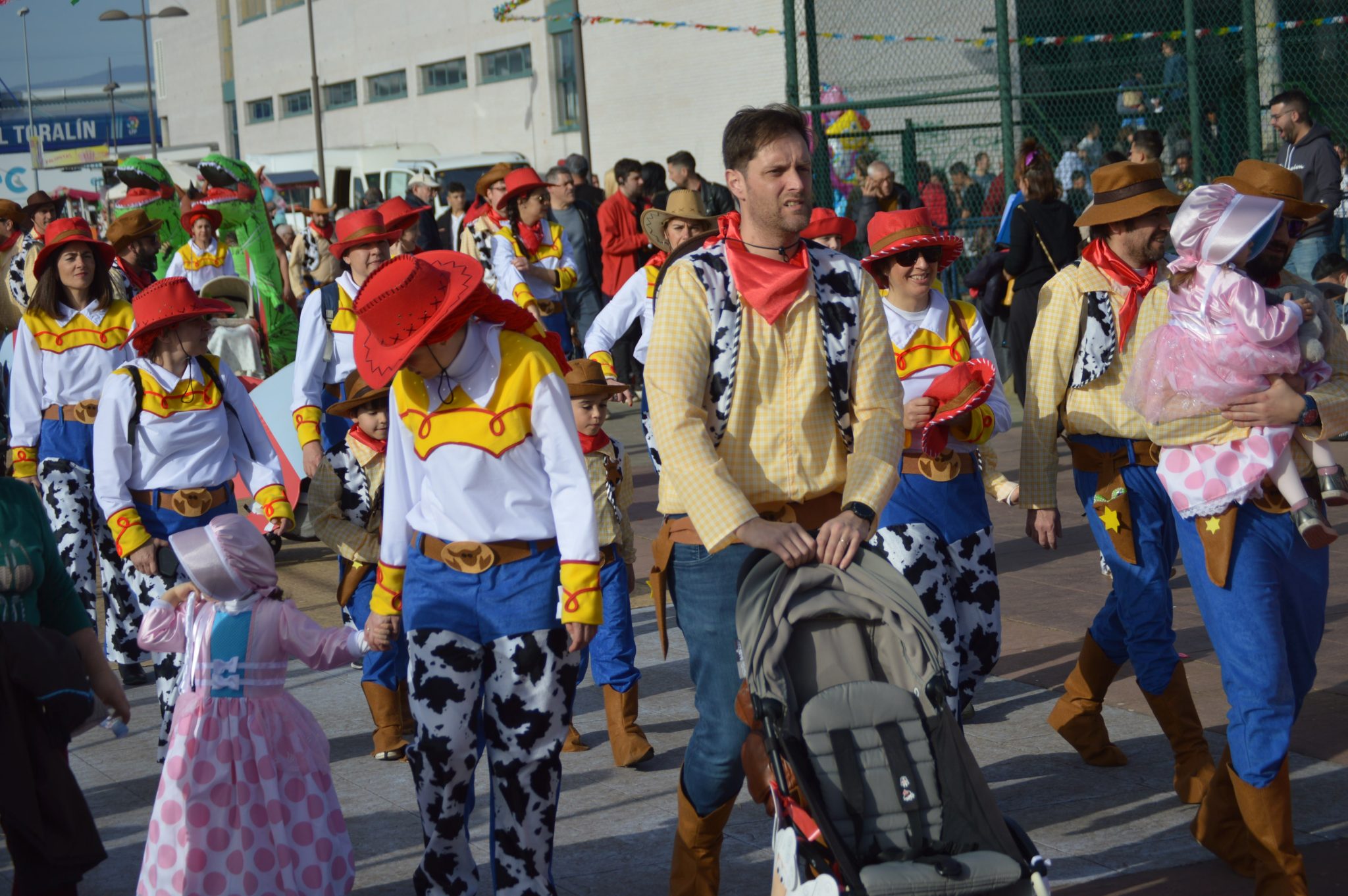 Carnaval Infantil de Ponferrada 2023. Las AMPAS de los colegios de la ciudad llenan de color y alegría las calles 6