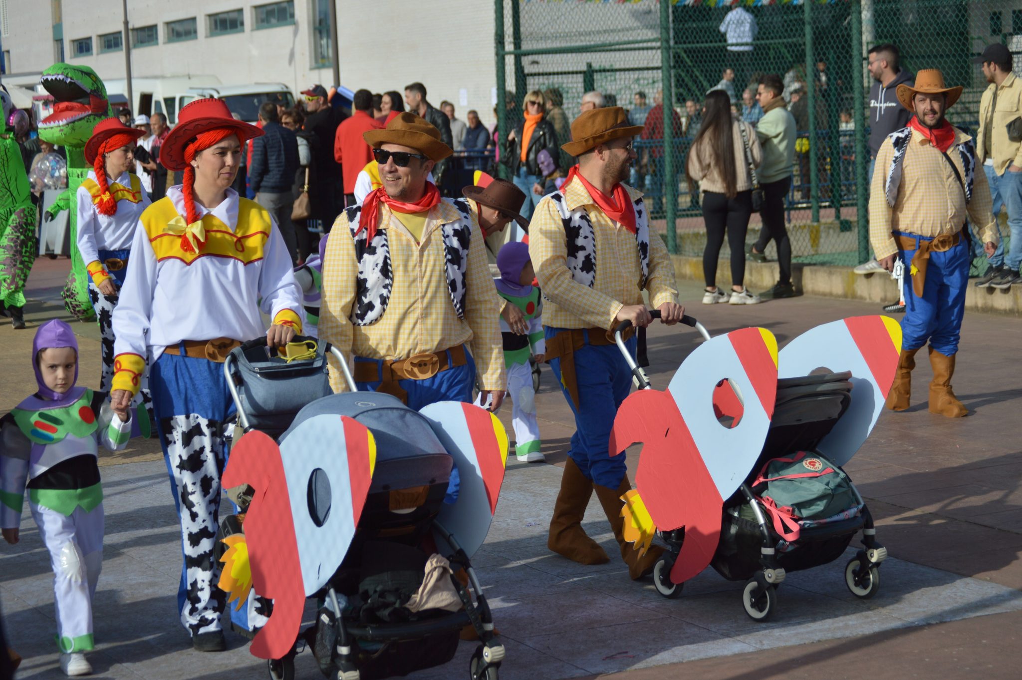 Carnaval Infantil de Ponferrada 2023. Las AMPAS de los colegios de la ciudad llenan de color y alegría las calles 5