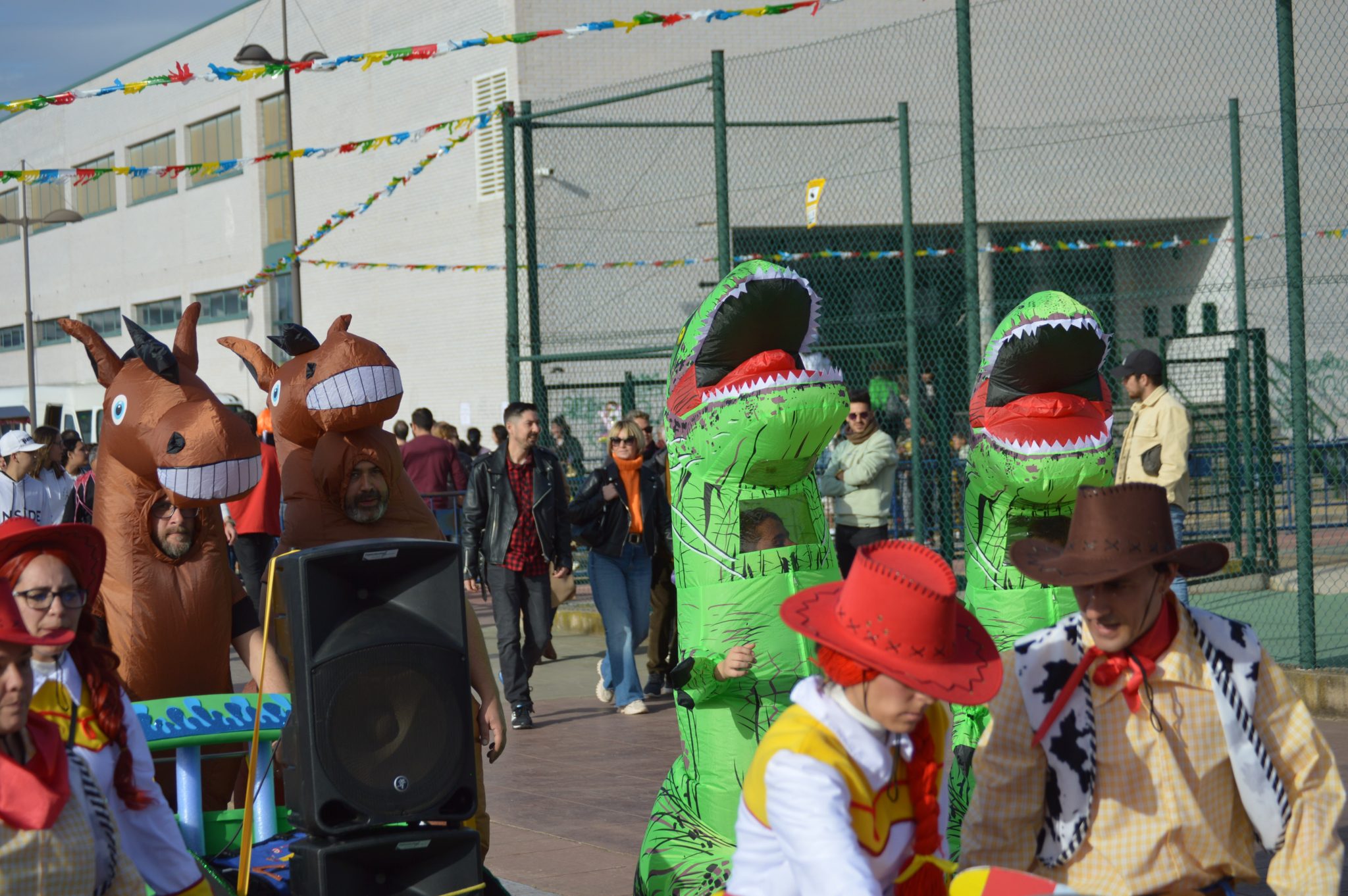 Carnaval Infantil de Ponferrada 2023. Las AMPAS de los colegios de la ciudad llenan de color y alegría las calles 4