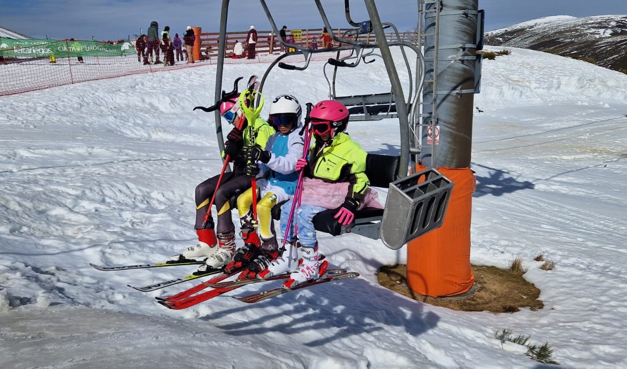 Las estaciones de esquí leonesas ofrecen cerca de 10 kilómetros de pistas para el fin de semana 1