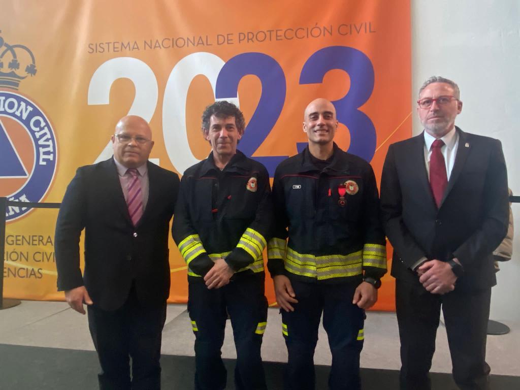 El bombero de Ponferrada Roberto García Morán recibe la medalla al Mérito de Protección Civil por su actuación en el incendio de la Tebaida 1