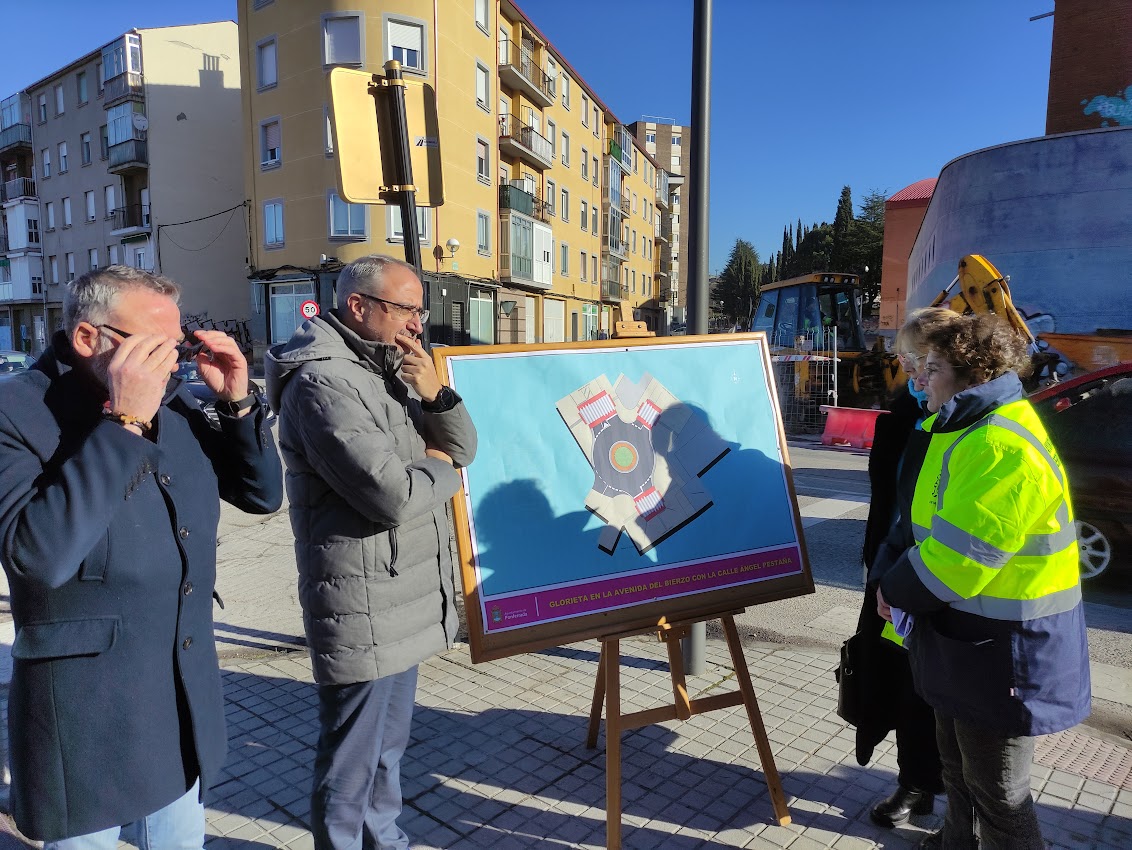 La 'Glorieta de Daniela' busca desatascar el acceso a la Calle Ángel Pestaña desde Avenida del Bierzo 1