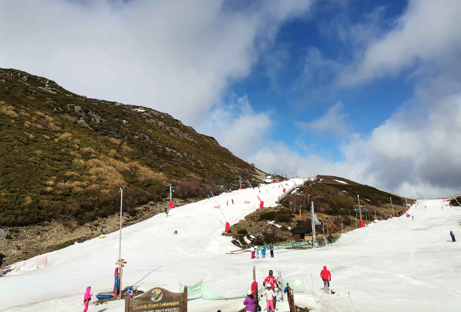 Las estaciones de San Isidro y Valle Laciana-Leitariegos reciben 3.393 visitantes el fin de semana 1