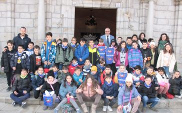 Visita de alumnos del Colegio Jesús Maestro de Cuatrovientos al Ayuntamiento de Ponferrada 1