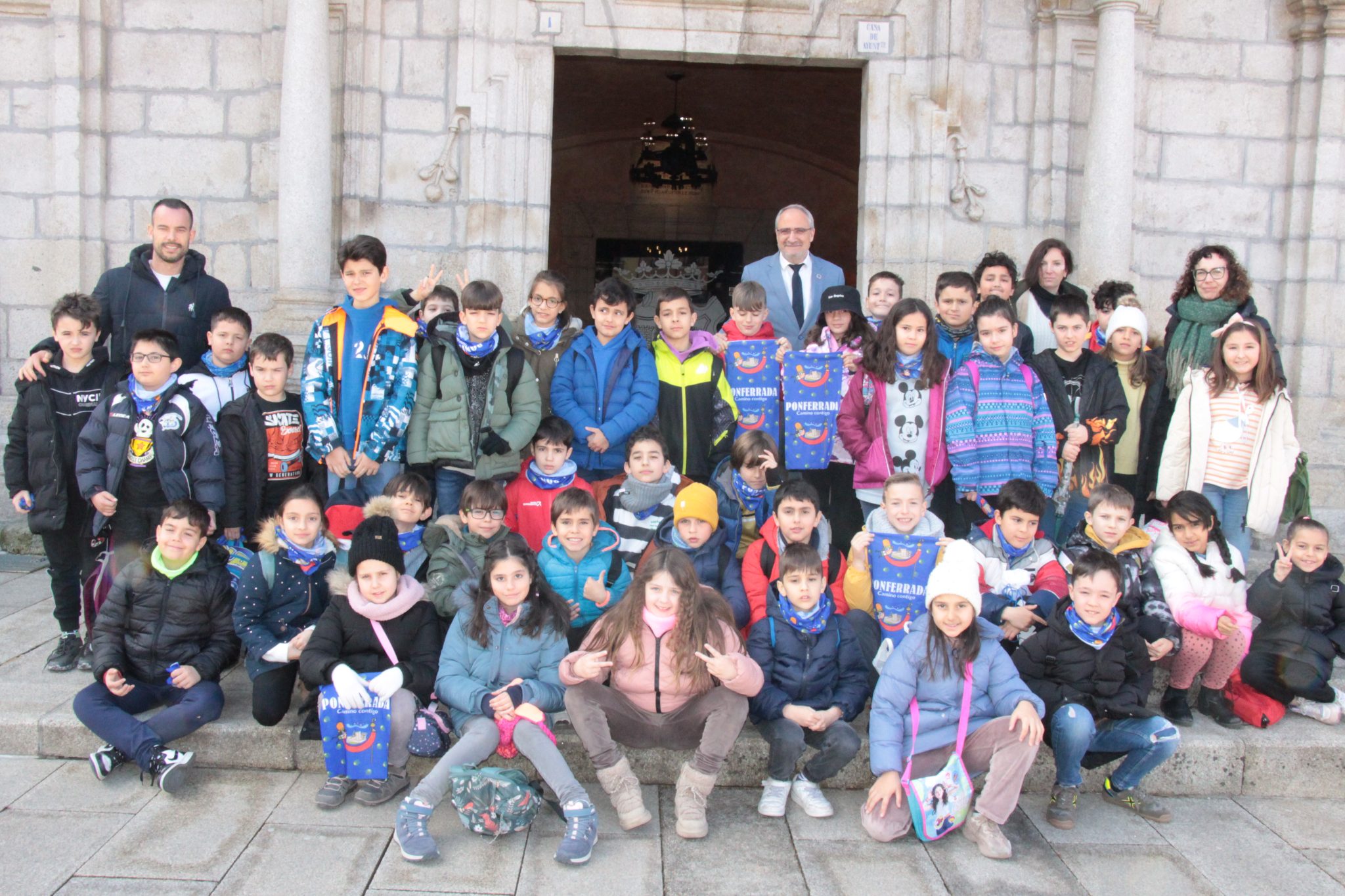 Visita de alumnos del Colegio Jesús Maestro de Cuatrovientos al Ayuntamiento de Ponferrada 1