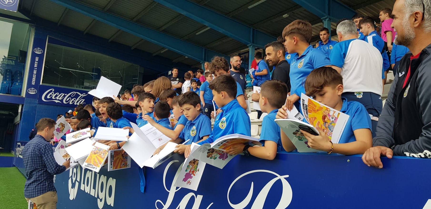 La subdelegación de fútbol del Bierzo congrega a cerca de 700 niños en el estadio de El Toralín 6